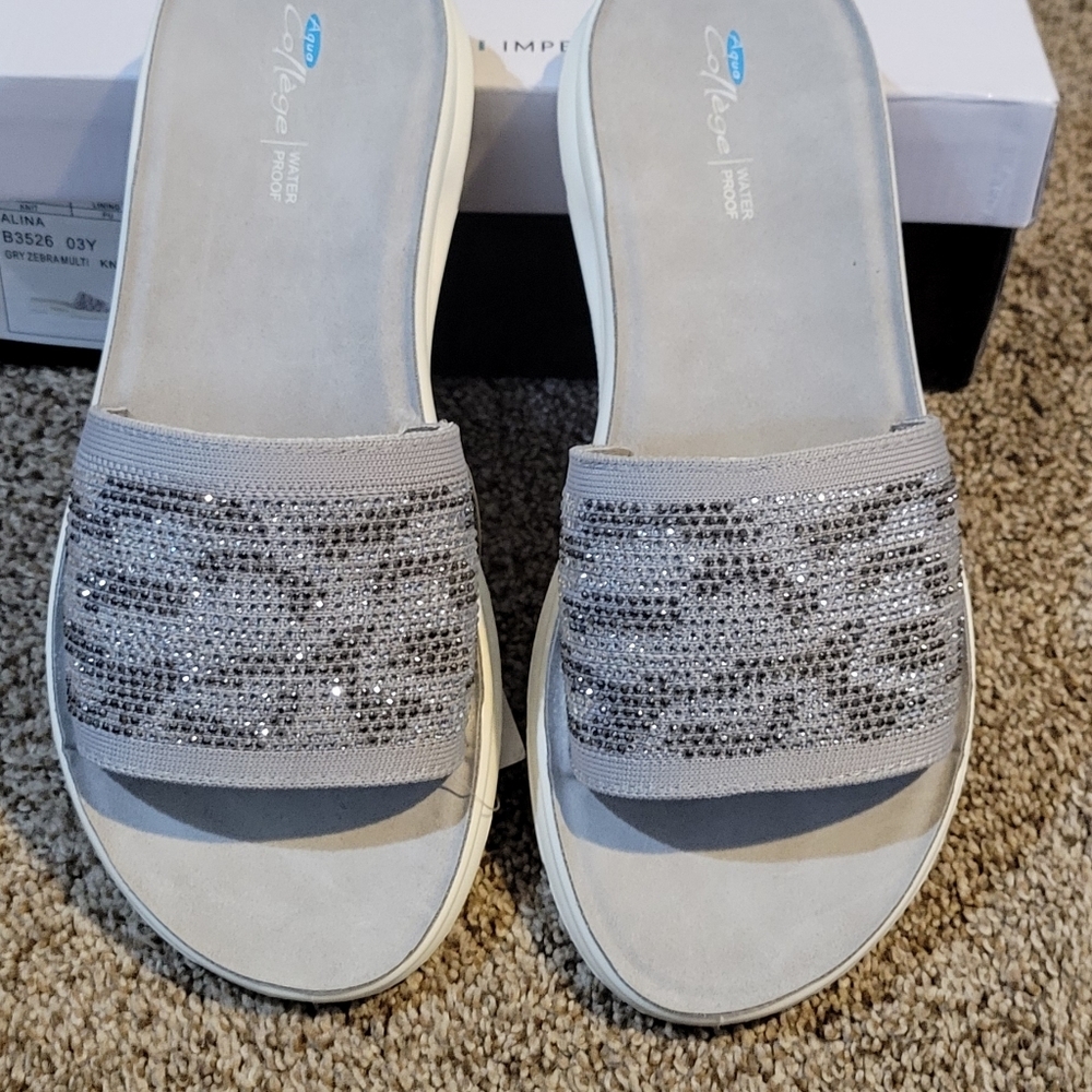 9M Agua College, Alina style, Gray Zebra slide